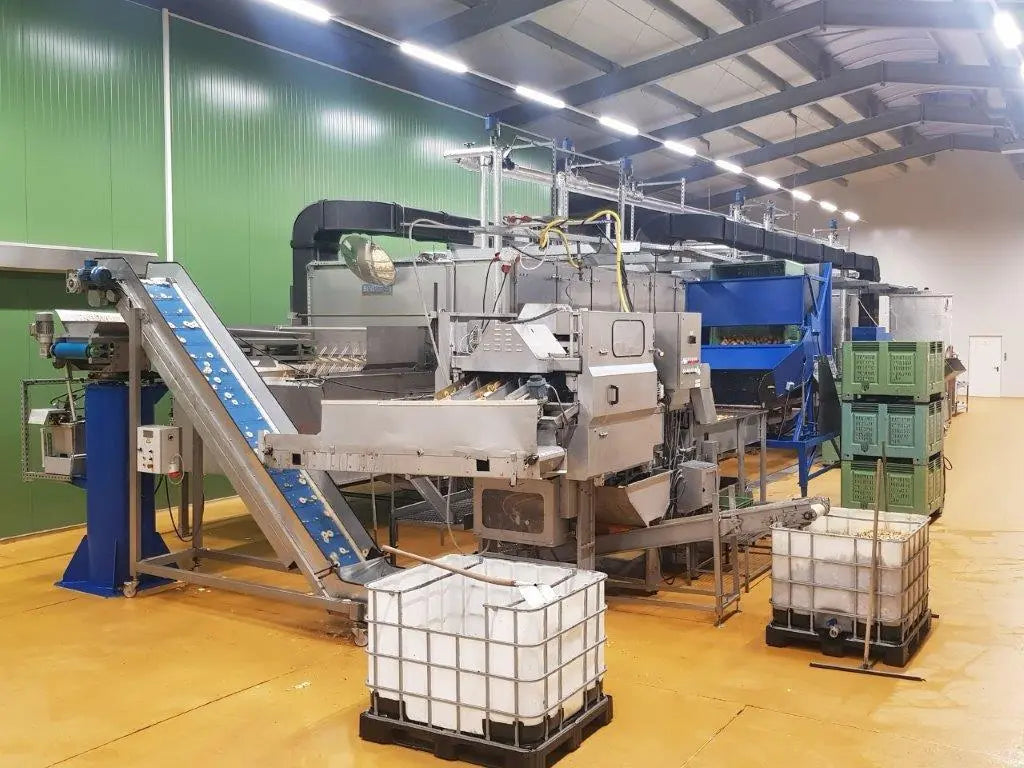 Trocknungsanlage mit Obst- und Gemüsestücken bei Kredenbacher Hof